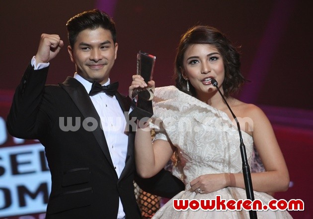 Gambar Foto Glenn Alinskie dan Chelsea Olivia di Infotainment Awards 2016