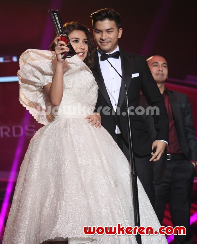 Gambar Foto Chelsea Olivia dan Glenn Alinskie di Infotainment Awards 2016
