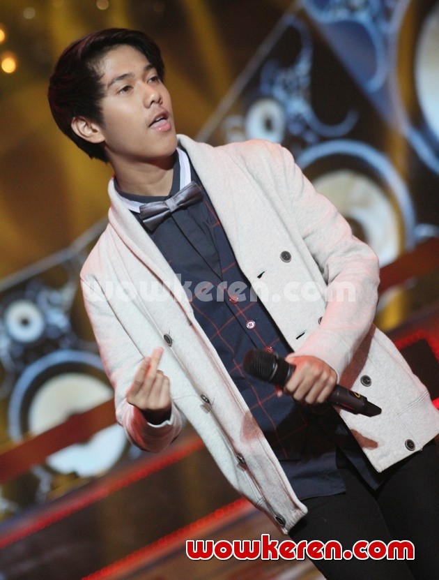 Gambar Foto Penampilan Iqbaal Ramadhan CJR di Infotainment Awards 2016