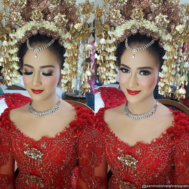 Gambar Foto Detail Make-Up Nina Zatulini di Hari Bahagia