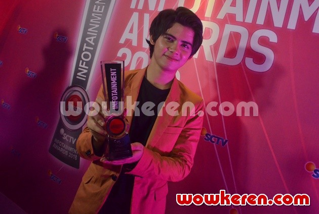 Gambar Foto Aliando Hadir di Infotainment Awards 2016