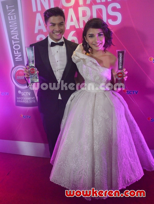 Gambar Foto Glenn Alinskie dan Chelsea Olivia di Infotainment Awards 2016