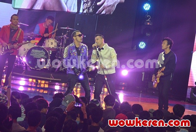 Gambar Foto Nidji Tampil Bersama Raffi Ahmad di Dahsyatnya Awards 2016