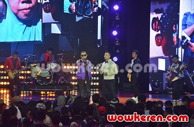 Gambar Foto Nidji dan Raffi Ahmad Bawakan Lagu 'Selalu Menjagamu'