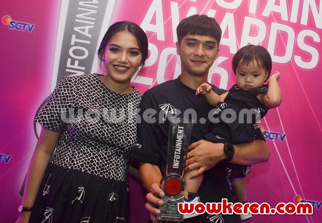 Gambar Foto Herfiza Novianti dan Ricky Harun di Infotainment Awards 2016