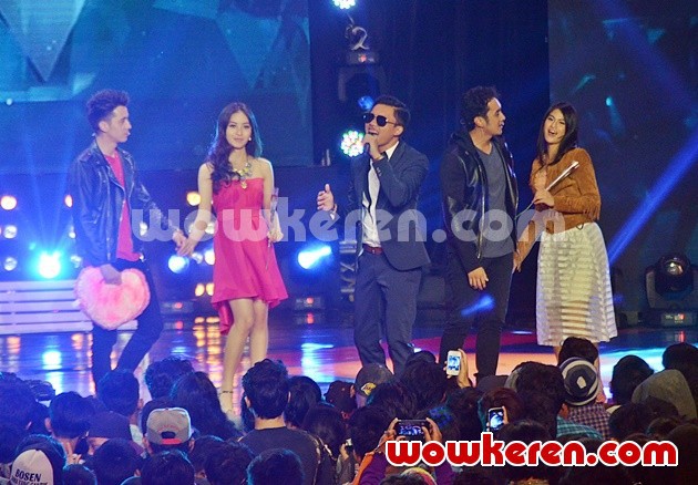 Gambar Foto Rizky Febian Hibur Penonton Dahsyatnya Awards 2016