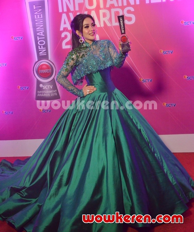 Gambar Foto Syahrini Hadir di Infotainment Awards 2016