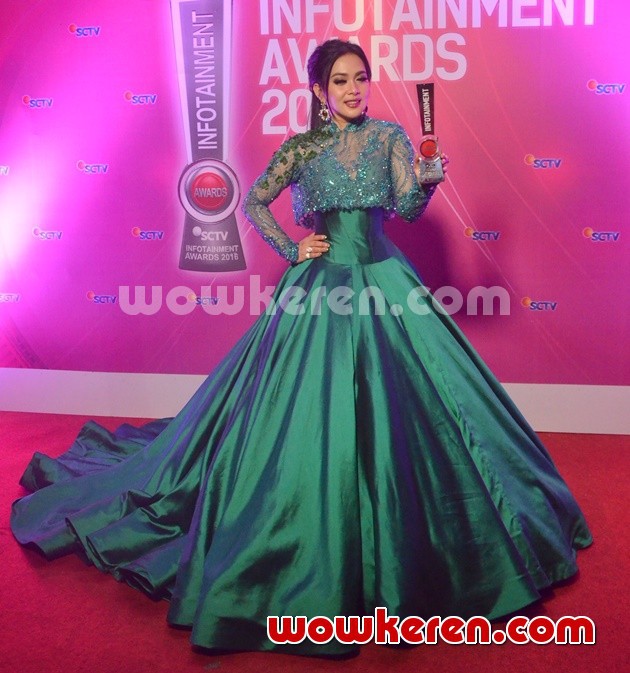 Gambar Foto Syahrini Hadir di Infotainment Awards 2016