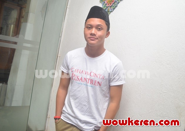 Gambar Foto Rizky Febian di Konferensi Pers 'Cahaya Cinta Pesantren'