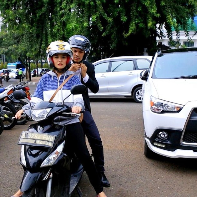 Gambar Foto Chelsea Olivia dan Glenn Alinskie Saat Syuting 'Rahasia Cinta'