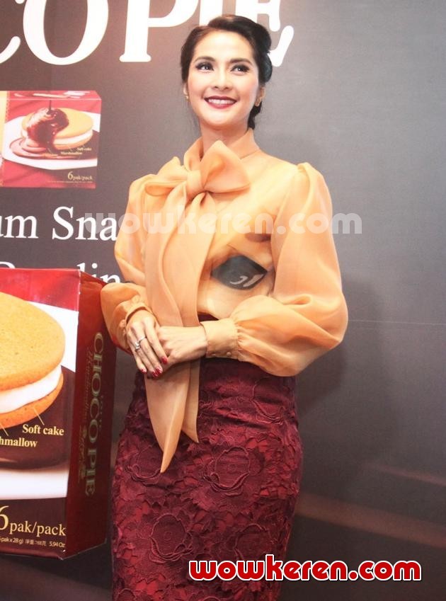 Gambar Foto Maudy Koesnaedi di Acara Peluncuran Lotte Choco Pie