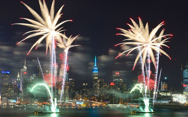 Gambar Foto Pesta Kembang Api Meriahkan Perayaan Imlek 2016 di New York