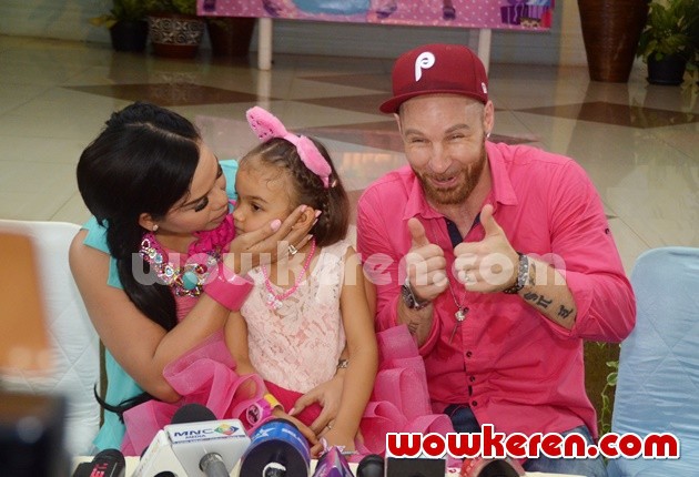 Gambar Foto Melaney Ricardo dan Tyson Lynch Rayakan Ulang Tahun Anak