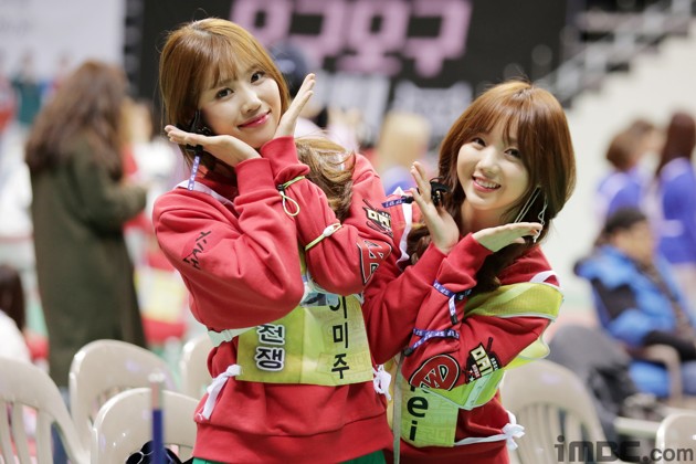 Gambar Foto Mijoo dan Kei Lovelyz di Acara 'Idol Star Athletics Championships 2016'