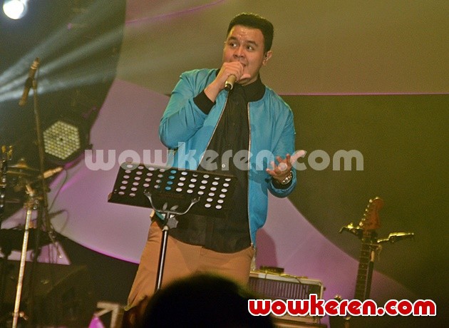 Gambar Foto Tulus di Konser 'Kahitna 30 Years Anniversary Love Festival'