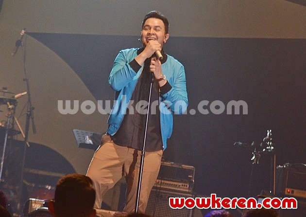 Gambar Foto Tulus di Konser 'Kahitna 30 Years Anniversary Love Festival'