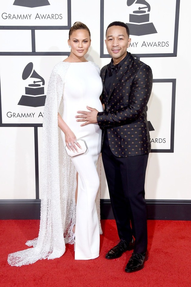 Foto Chrissy Teigen dan John Legend di Red Carpet Grammy Awards 2016