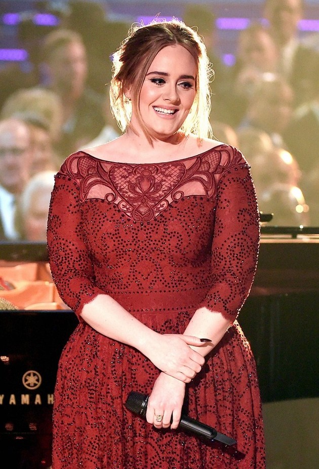 Gambar Foto Adele Tampil Nyanyikan Lagu 'All I Ask'
