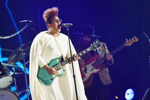 Gambar Foto Penampilan Alabama Shakes di Grammy Awards 2016