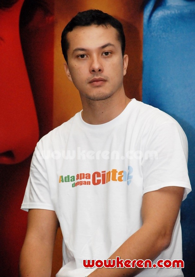 Gambar Foto Nicholas Saputra Hadiri Konferensi Pers 'Ada Apa dengan Cinta 2'