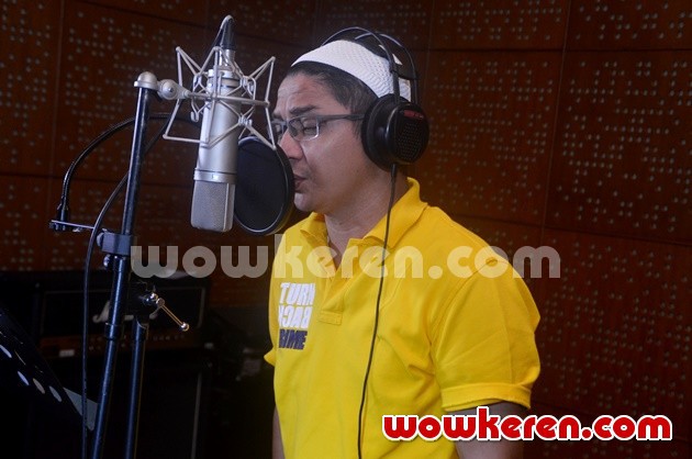 Gambar Foto Pasha Ungu Take Vokal untuk Soundtrack Film 'Mars'