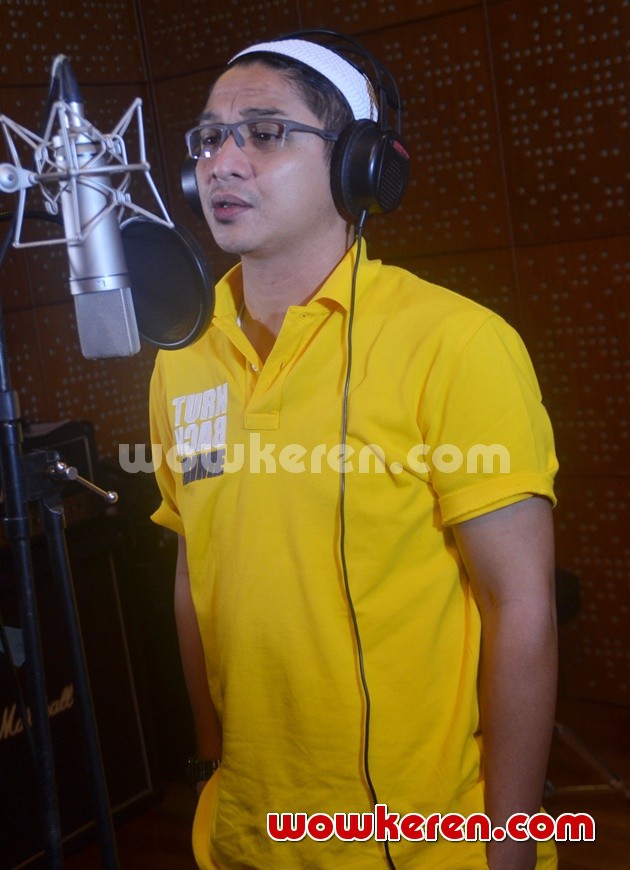 Gambar Foto Pasha Ungu Take Vokal untuk Soundtrack Film 'Mars'