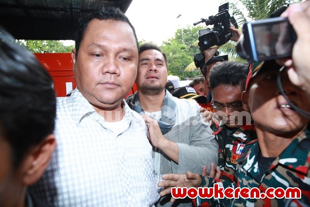 Gambar Foto Saiful Jamil Tiba di Polsek Metro Kelapa Gading