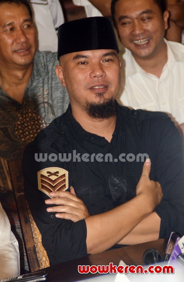Gambar Foto Ahmad Dhani Ditemui di Kediamannya