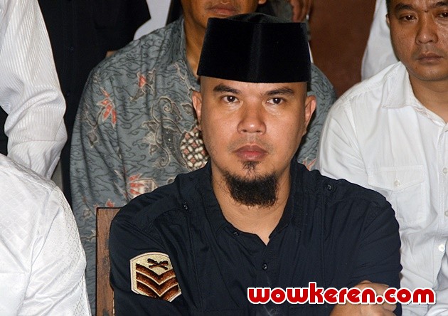 Gambar Foto Ahmad Dhani Ditemui di Kediamannya