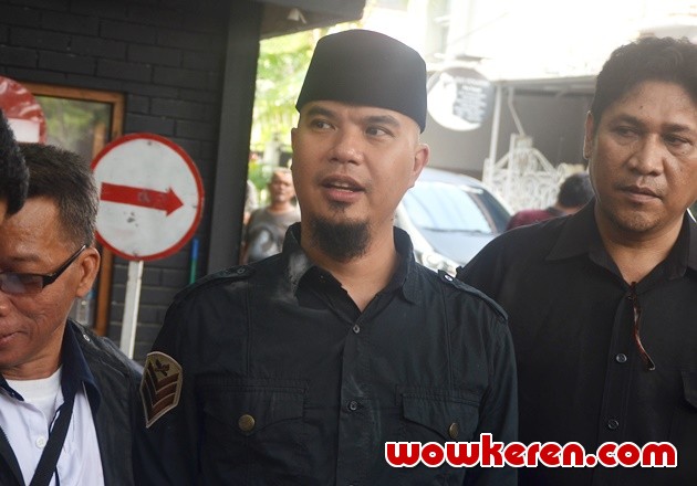 Gambar Foto Ahmad Dhani Ditemui di Kediamannya