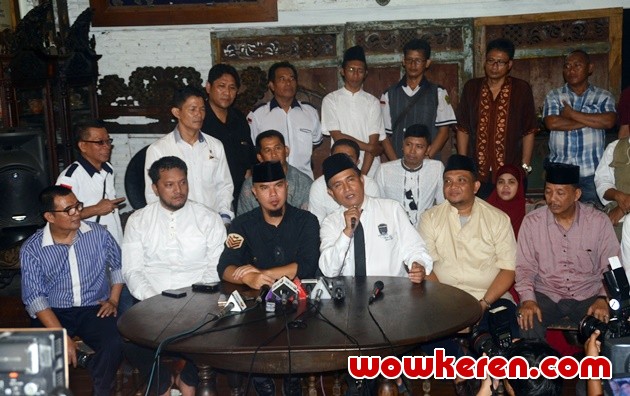 Gambar Foto Yusril Ihza Mahendra Sambangi Ahmad Dhani