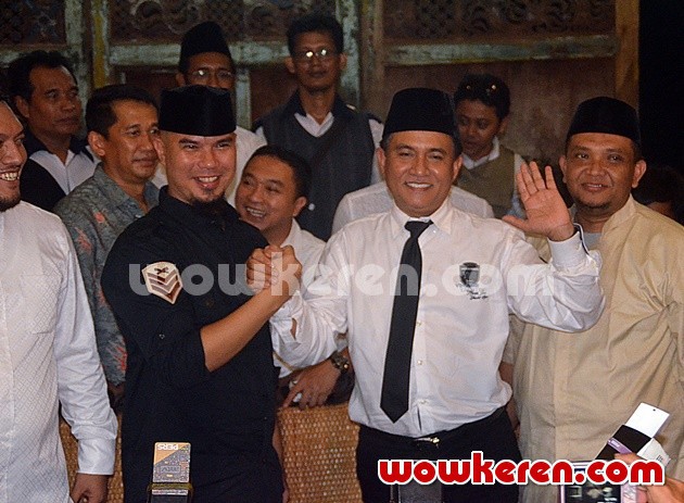 Gambar Foto Yusril Ihza Mahendra Sambangi Ahmad Dhani