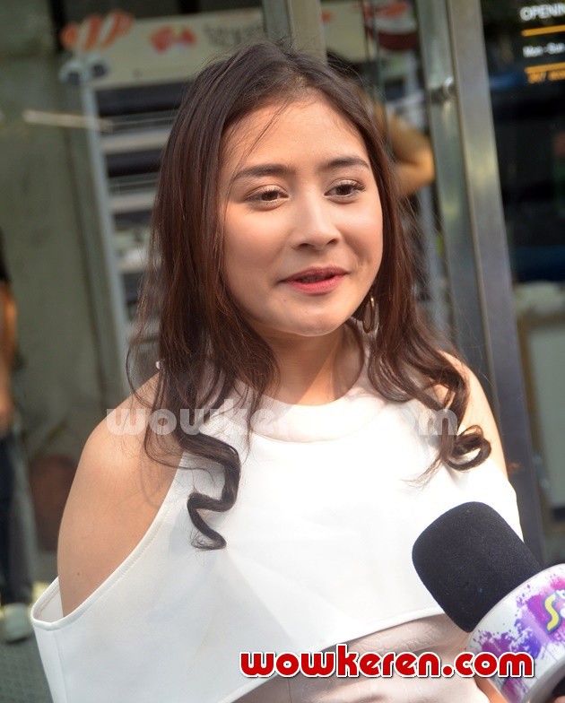 Gambar Foto Prilly Latuconsina Launching Website Resmi
