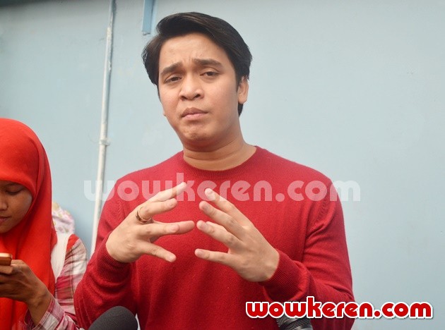 Gambar Foto Billy Syahputra Ditemui Usai Mengisi Program 'Rumpi'
