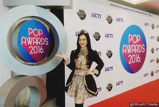 Gambar Foto Melody JKT48 Siap-Siap Bacakan Nominasi Male POP Awards 2016