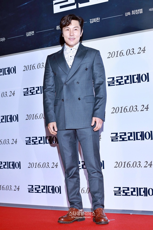 Foto Kim Dong Wan Shinhwa Hadir di VIP Premiere Film 'Glory Days'