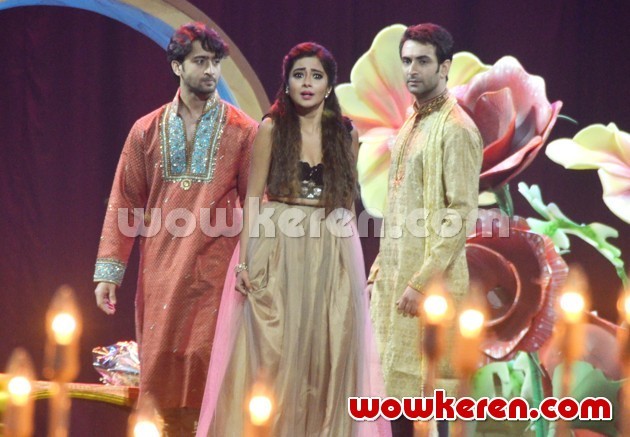 Gambar Foto Shaheer Sheikh, Tina Dutta dan Nandish Sandhu di '1001 Kisah 23 Tahun ANTV'