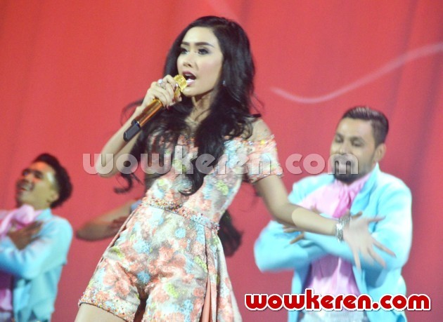 Gambar Foto Penampilan Cita Citata di '1001 Kisah 23 Tahun ANTV'
