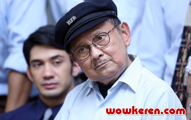 Gambar Foto B. J. Habibie Saat Jumpa Pers Film 'Rudy Habibie'
