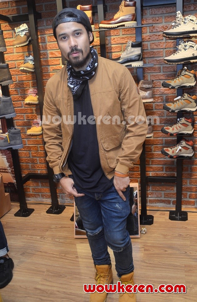 Gambar Foto Chico Jericho Hadiri Pembukaan Gerai Timberland