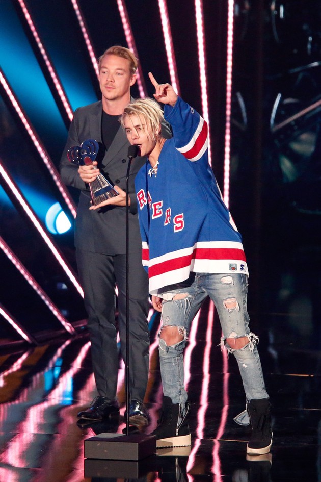 Foto Diplo dan Justin Bieber di iHeartRadio Music Awards 2016