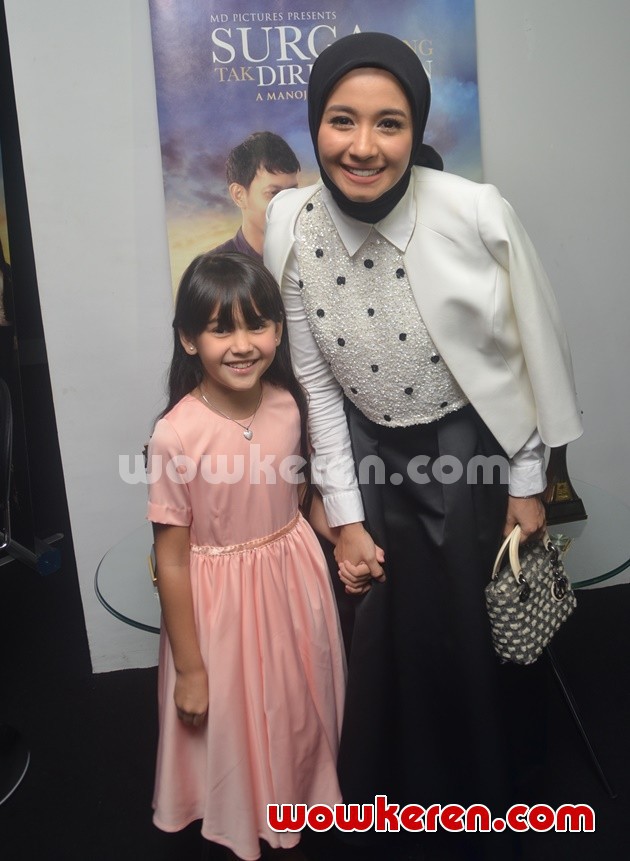 Gambar Foto Sandrinna Skornicki dan Laudya Cynthia Bella di Syukuran Kesuksesan Film 'Surga Yang Tak Dirindukan'