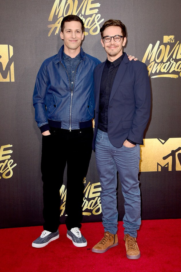 Gambar Foto Andy Samberg dan Jorma Taccone di Red Carpet MTV Movie Awards 2016