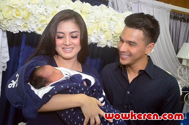 Gambar Foto Jonathan Frizzy Dikaruniai Anak ke-3