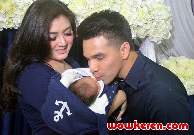 Gambar Foto Jonathan Frizzy Dikaruniai Anak ke-3