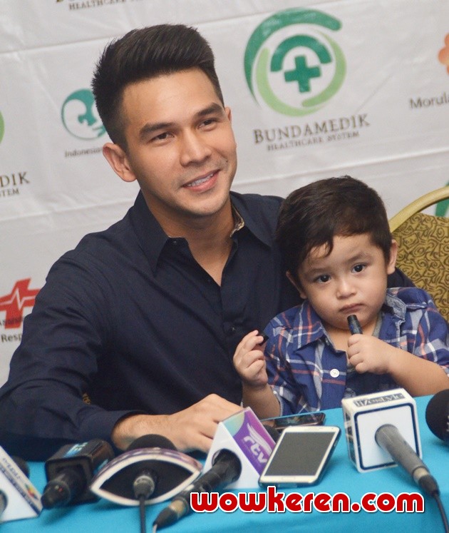 Gambar Foto Jonathan Frizzy Dikaruniai Anak ke-3