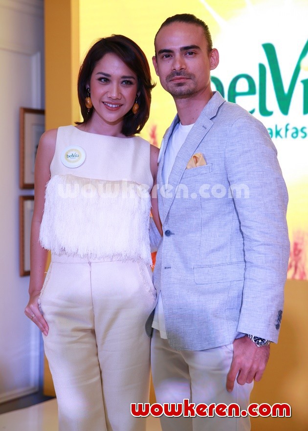 Gambar Foto Bunga Citra Lestari dan Ashraf Sinclair di Konferensi Pers Sarapan Sehat