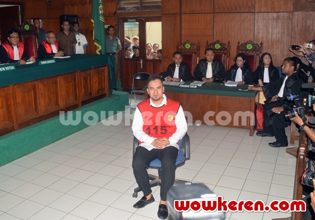 Gambar Foto Saipul Jamil Jalani Sidang Pembacaan Dakwaan