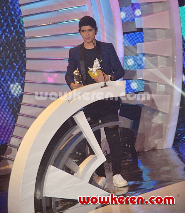 Gambar Foto Aliando Sabet Gelar Penyanyi Solo Pria Paling Ngetop 2016