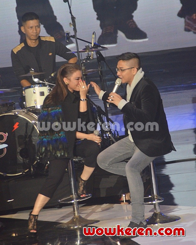 Gambar Foto Rossa dan Pasha Ungu Tampil Bareng di SCTV Music Awards 2016